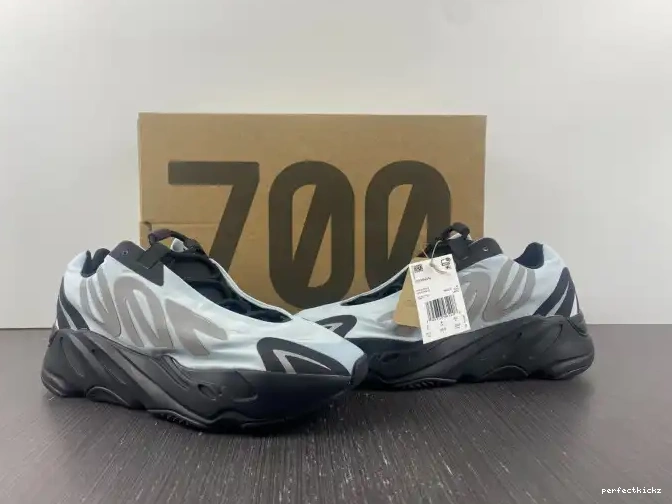 Adidas Yeezy 700 Tint Boost GZ0711 Blue MNVN 0703